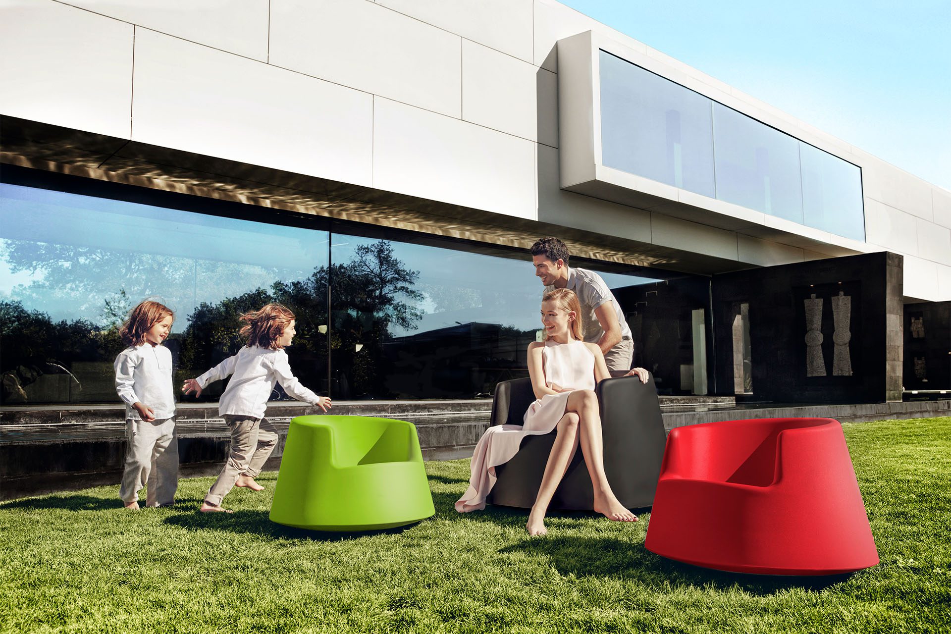 Roulette outdoor loungechair by Eero Aarnio Vondom