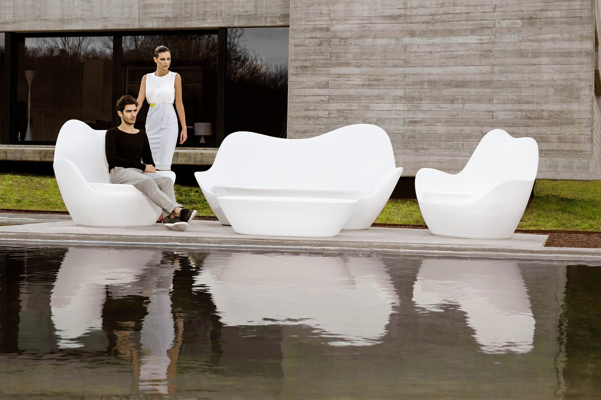 Sabinas outdoor lounge chair, sofa and table by Javier Mariscal Vondom