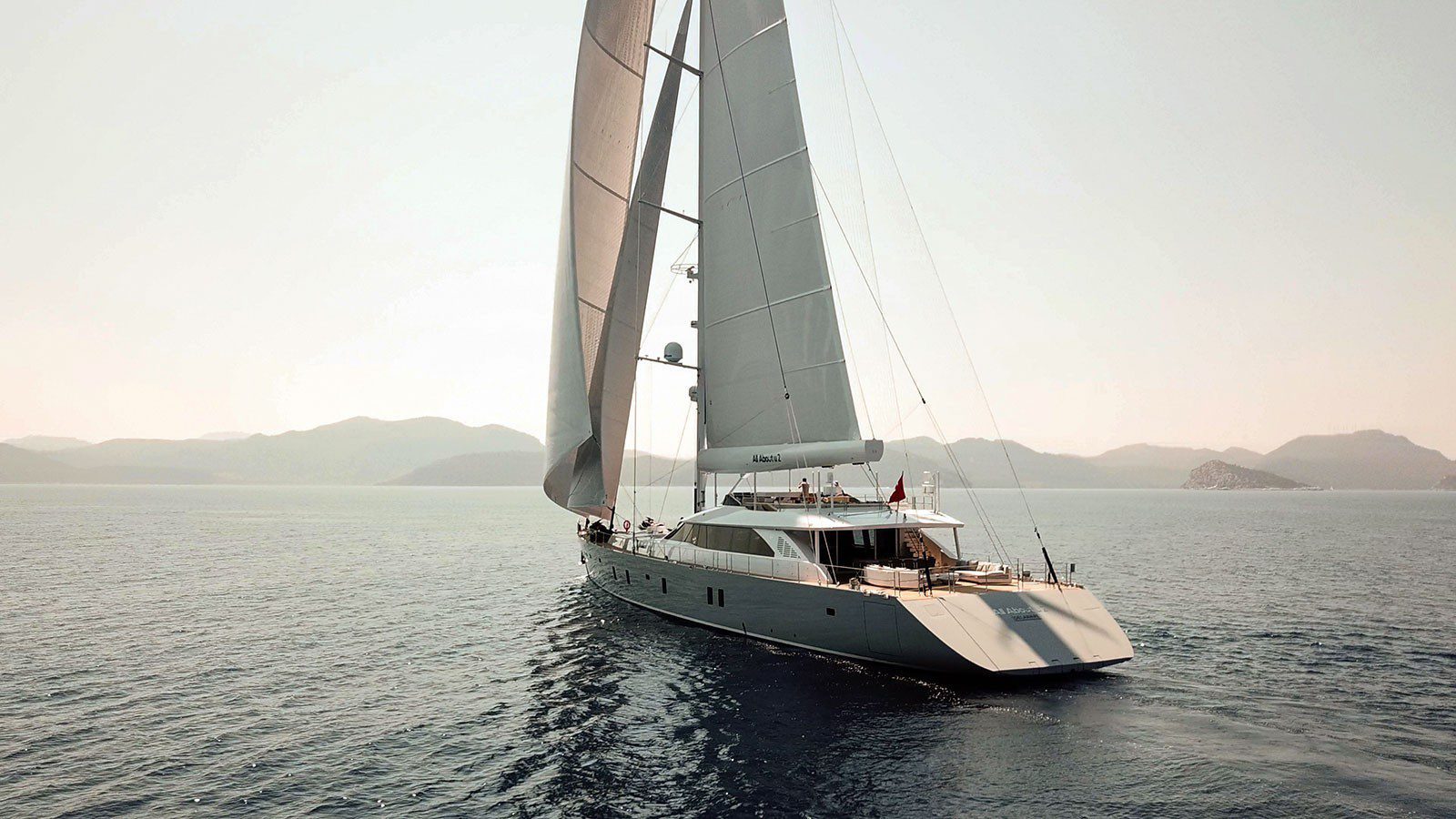 Yacht All About You U2 Project | Vondom