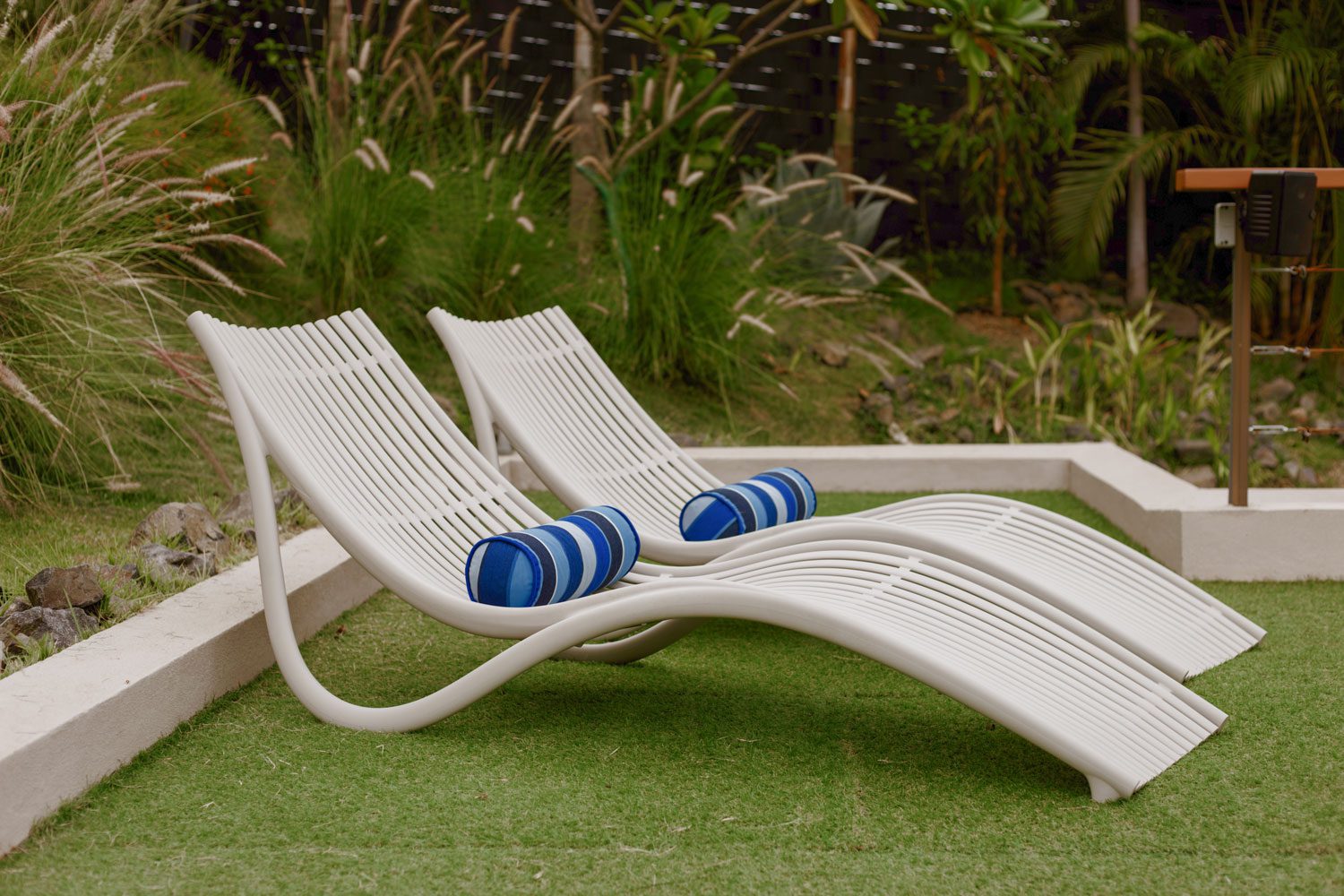 Modern outdoor furniture Ibiza sun loungers by Vondom