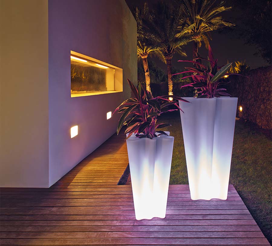 Bye-Bye outdoor light planter by Harry Paul Vondom