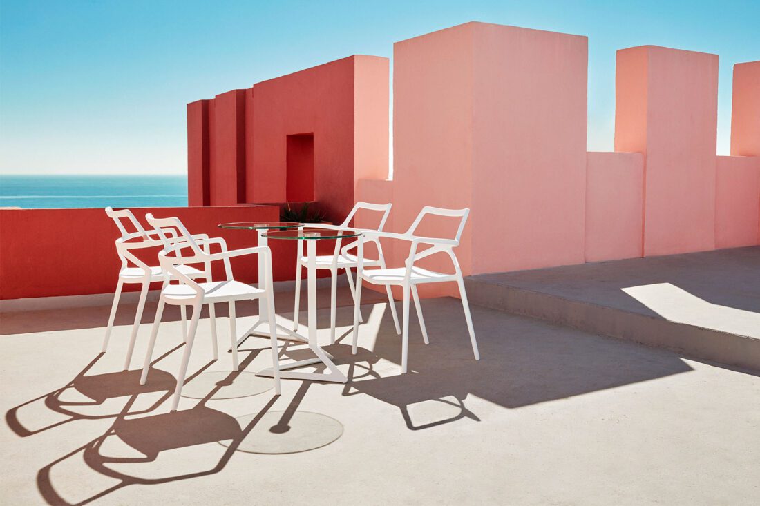 Delta table and chairs design by Jorge Pensi Vondom