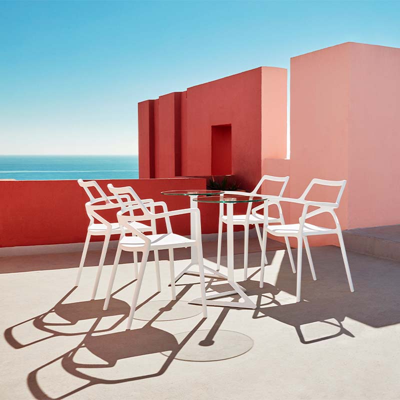 Delta furniture design collection table and chairs design by Jorge Pensi Vondom