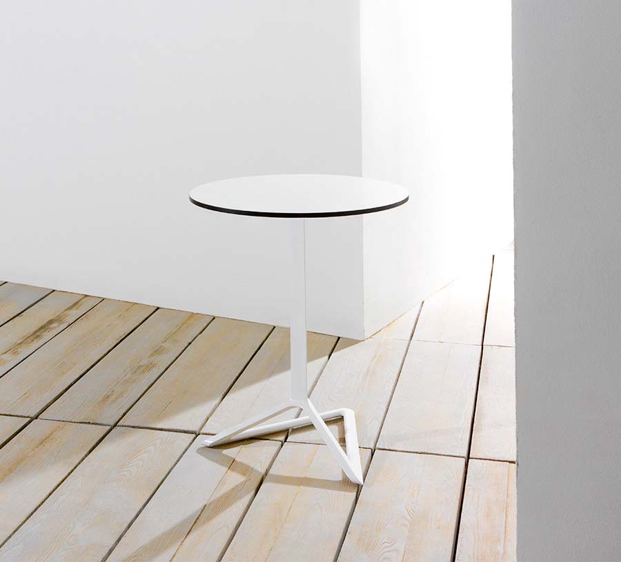 Delta table designed by Jorge Pensi Vondom