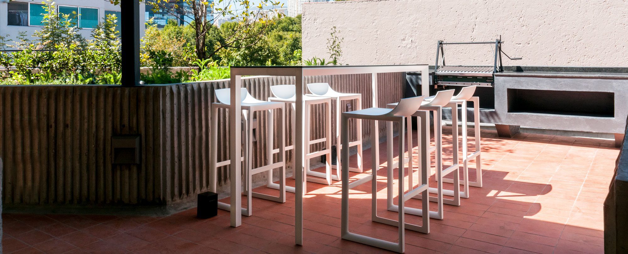 Outdoor furniture: Wall Street stools and Frame table, hospitality furniture by Vondom