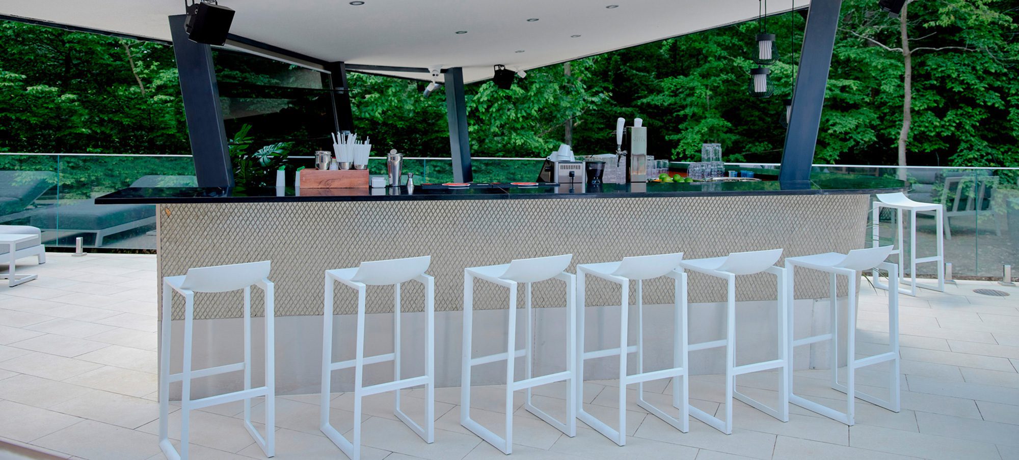 Outdoor hotel furniture Wall Street stools by Vondom