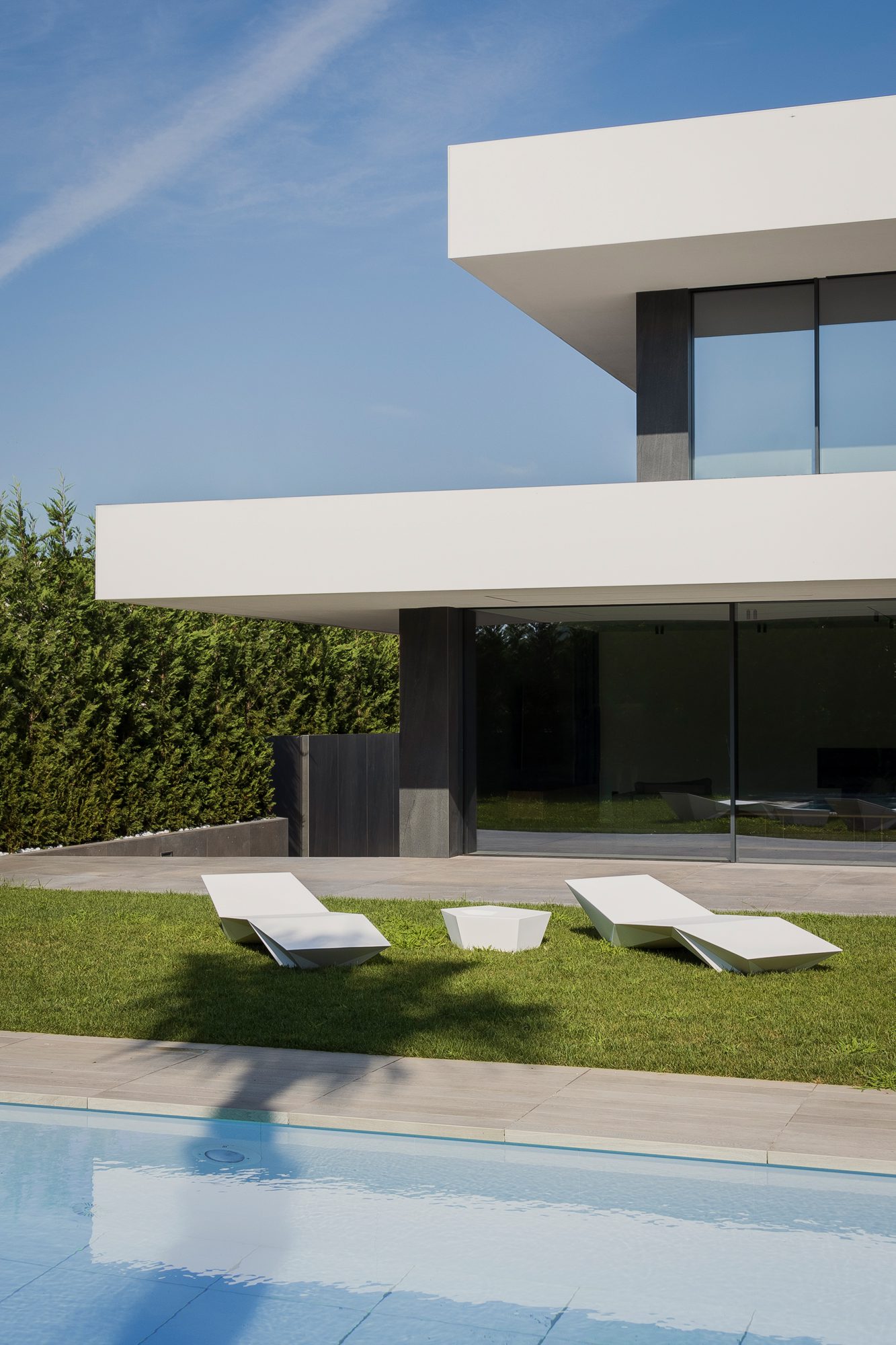 Faz sun loungers, luxury garden furniture by Vondom