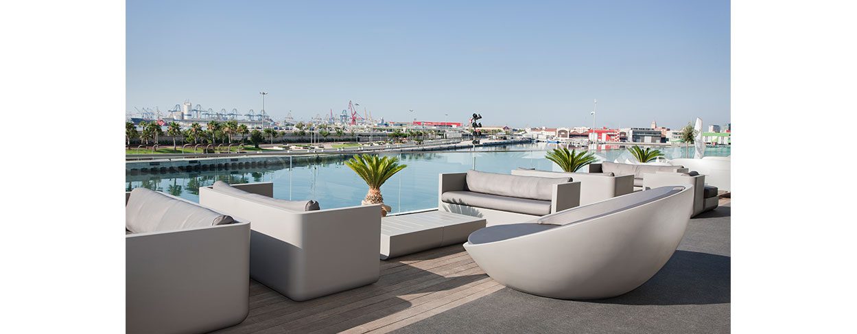 Outdoor contract furniture sofa, armchairs and table Ulm Collection by Vondom